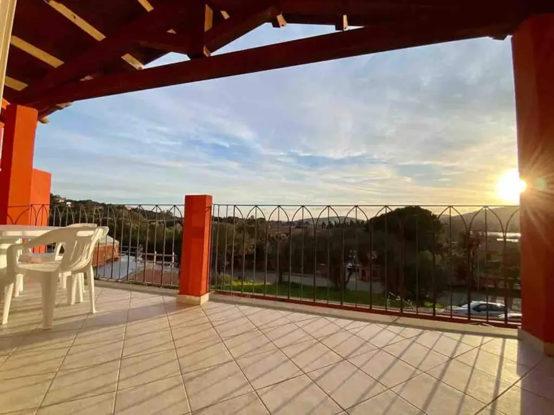 Appartamento a Chia vicino ai servizi — Balcone