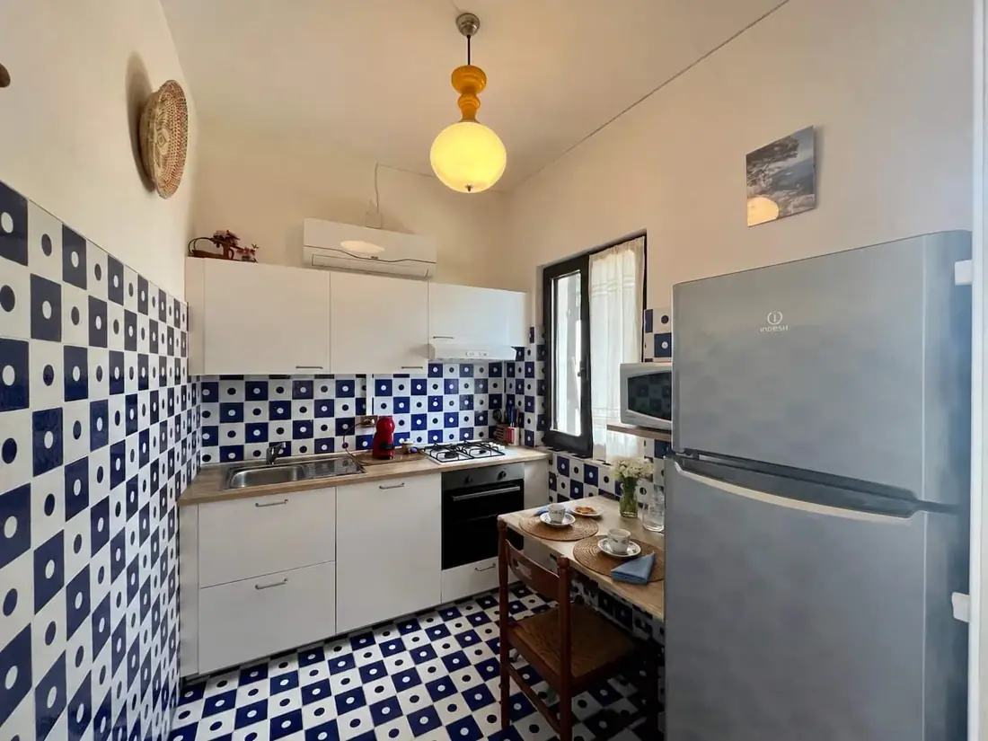 Avventura · Appartamento fronte spiaggia — Cucina completa