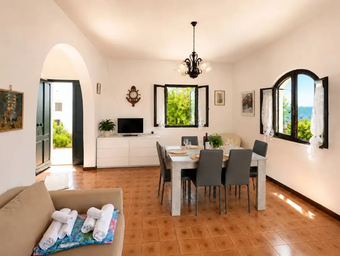 Avventura · Appartamento fronte spiaggia — Zona pranzo
