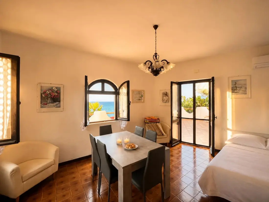 Avventura · Appartamento fronte spiaggia — Zona pranzo