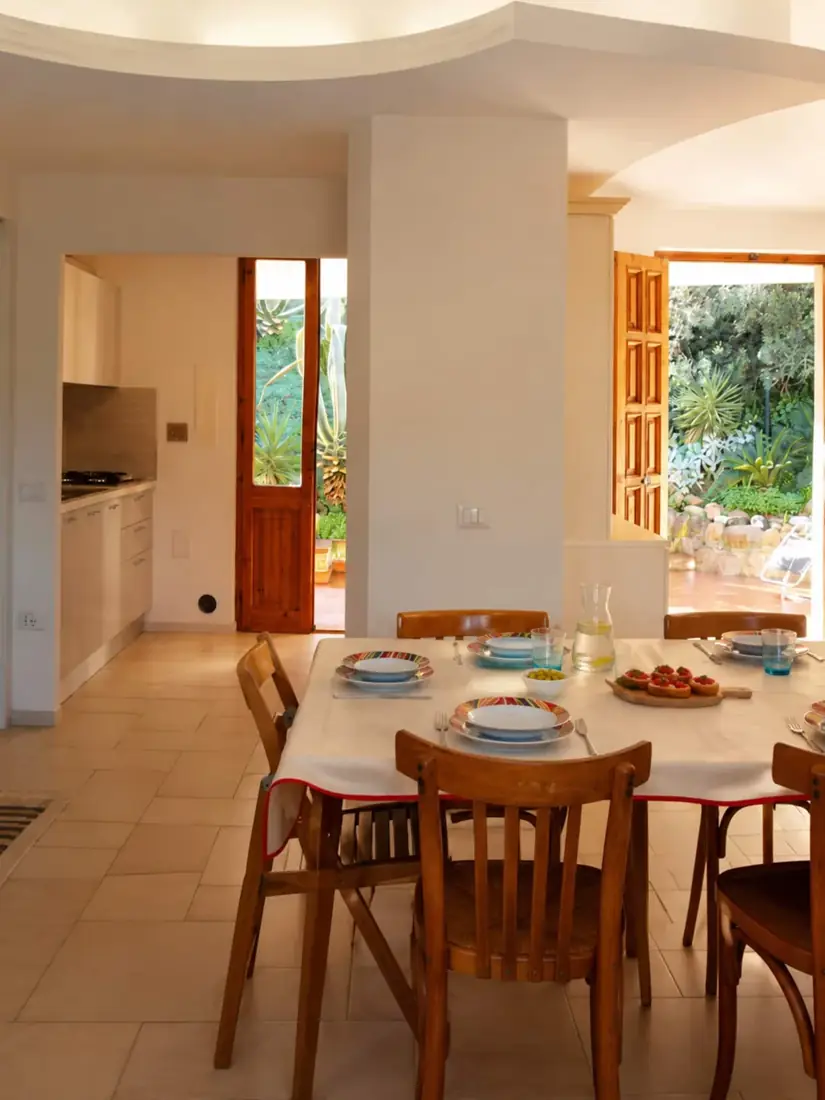 Bouganville — Zona pranzo