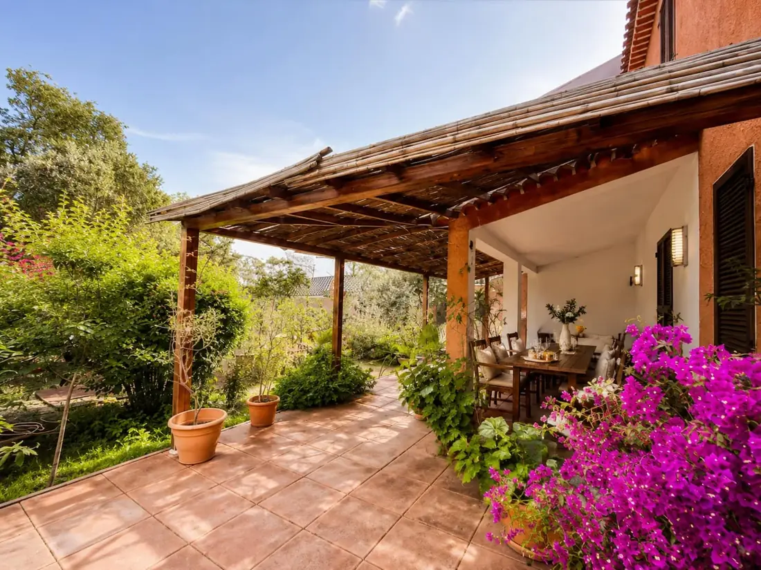 Casa con giardino nel centro di Pula