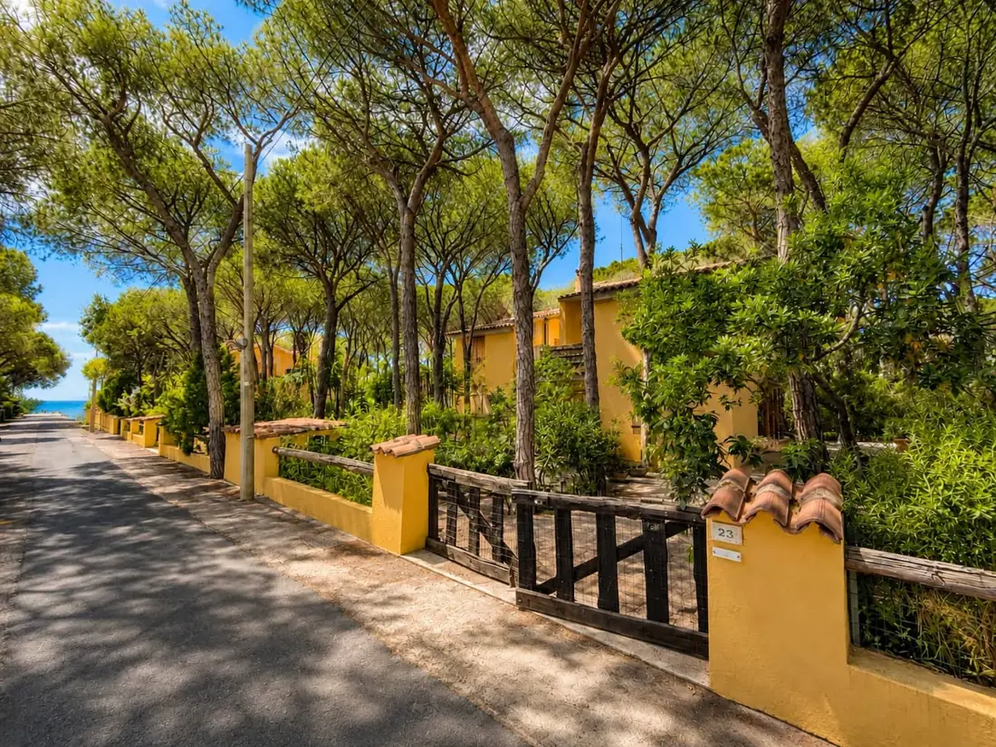 Casa vacanza a La Perla Marina — Cortile anteriore