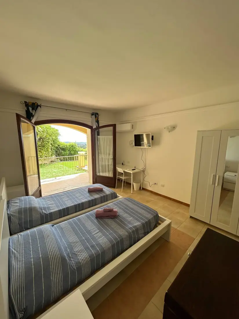 La Ginestra 37 — Camera da letto 1