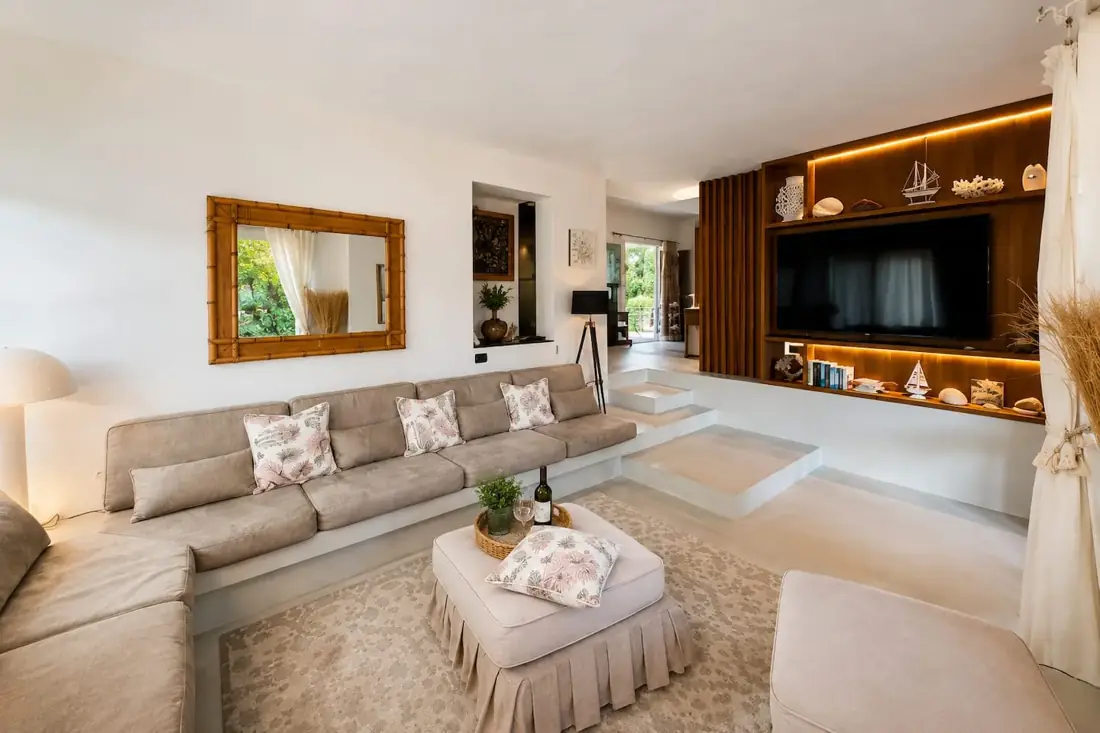 Villa indipendente fronte spiaggia — Salotto